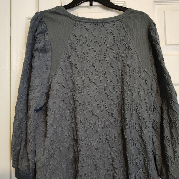 Democracy Olive Textured Knit V-Neck NWOT - Picture 4 of 4
